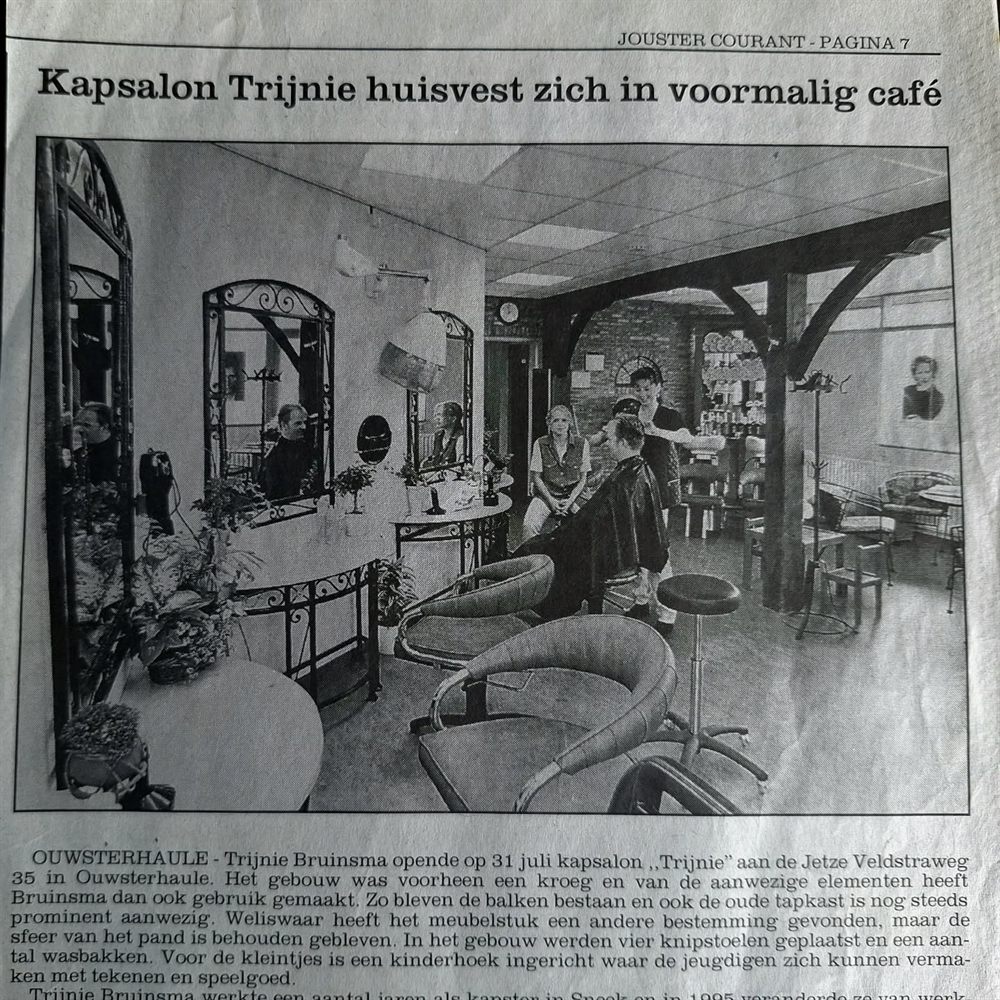 Krantenartikel over de geschiedenis en verhuizing van Kapsalon Trijnie